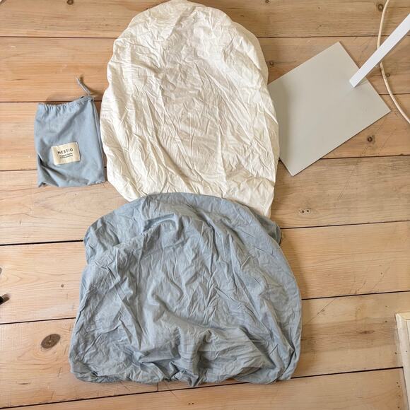 Nestig NWOT Set of 2 Mini Crib Sheets Organic Cotton White and Blue - Picture 1 of 4